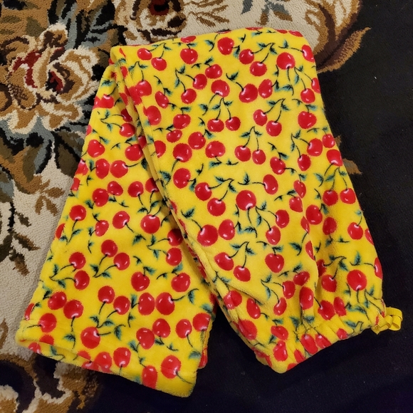 Ultra soft cherry pajama pants - Picture 2 of 5